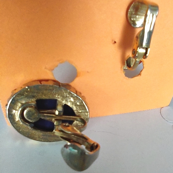 Vintage Cobalt Blue Couple in Etched Gold Limoges Earrings - Picture 8 of 8